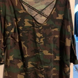 Super sexy and cute camo top!